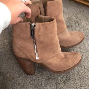 Jessica Simpson light brown suede booties